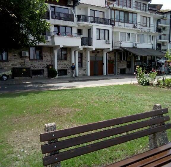 اتاق استاندارد با چشم‌انداز دریا, Guest House Tony