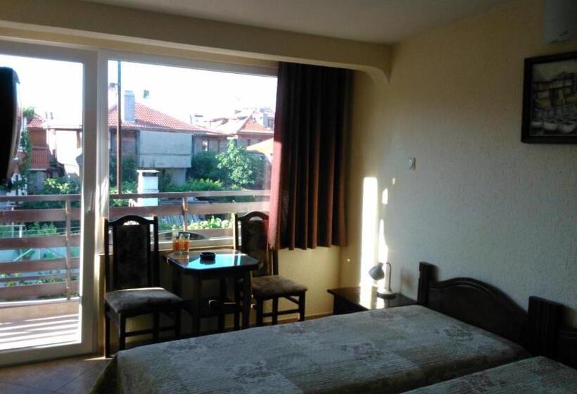 اتاق استاندارد با چشم‌انداز باغ, Guest House Tony