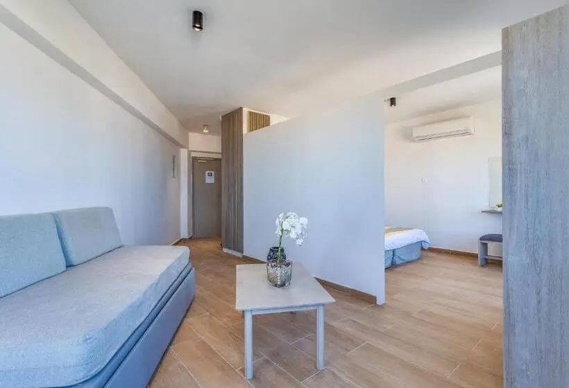 Camera Familiare, Toxotis