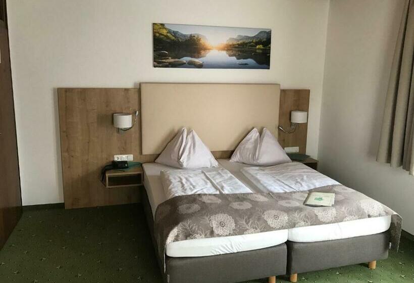 Номер Deluxe, Weismann