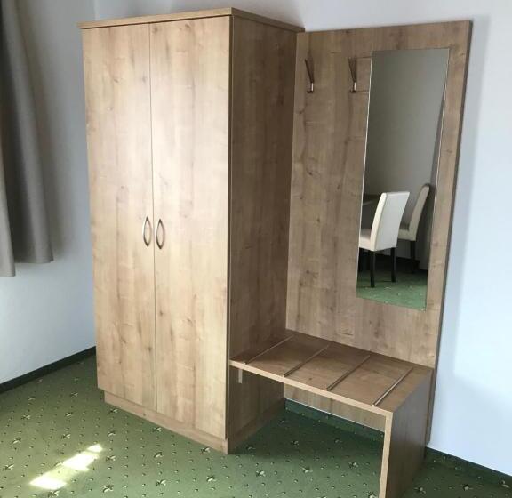 Номер Deluxe, Weismann