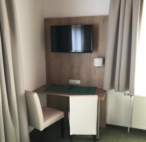 Номер Deluxe, Weismann