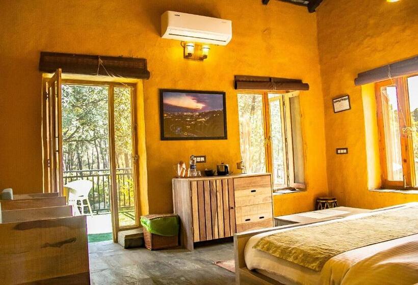 غرفة ديلوكس مزودة بشرفة, Prakriti Aalay   Riverside Mountain View Boutique Eco Resort