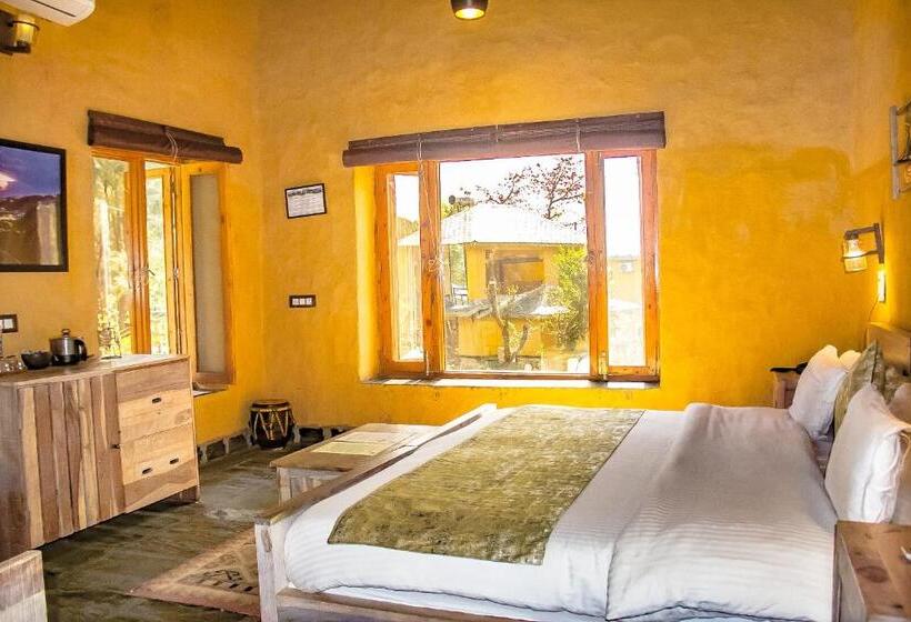 غرفة ديلوكس مزودة بشرفة, Prakriti Aalay   Riverside Mountain View Boutique Eco Resort