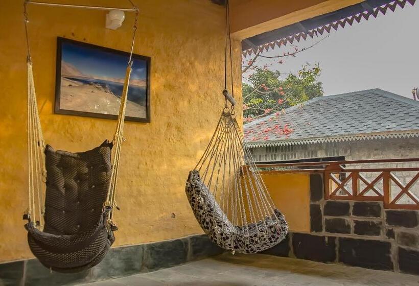 غرفة قياسية سرير كينج, Prakriti Aalay   Riverside Mountain View Boutique Eco Resort