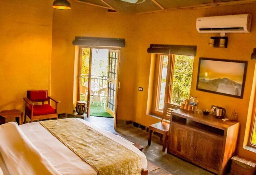 غرفة عائلية مطلّة علي الجبل, Prakriti Aalay   Riverside Mountain View Boutique Eco Resort