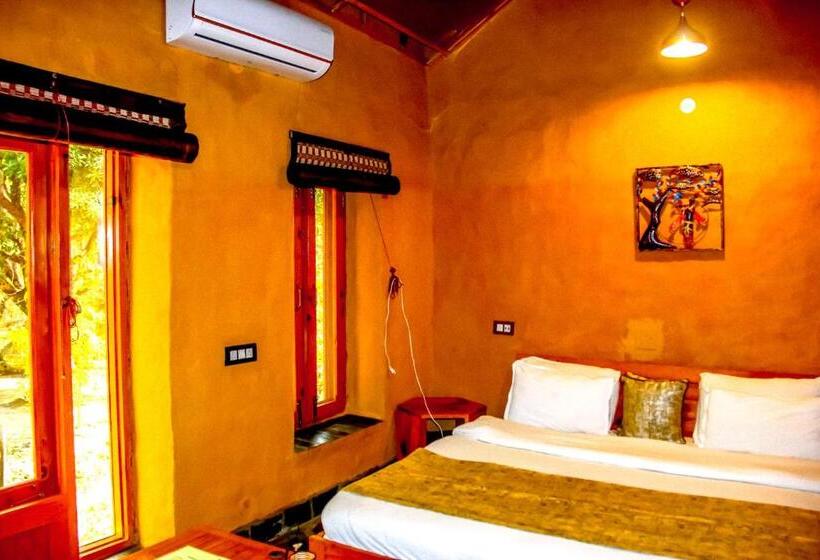 غرفة عائلية مطلّة علي الجبل, Prakriti Aalay   Riverside Mountain View Boutique Eco Resort