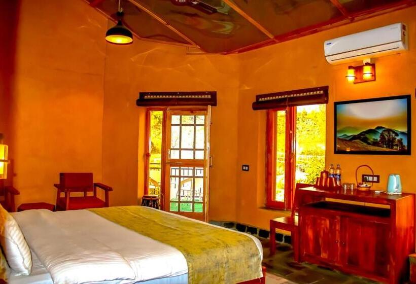 غرفة عائلية مطلّة علي الجبل, Prakriti Aalay   Riverside Mountain View Boutique Eco Resort