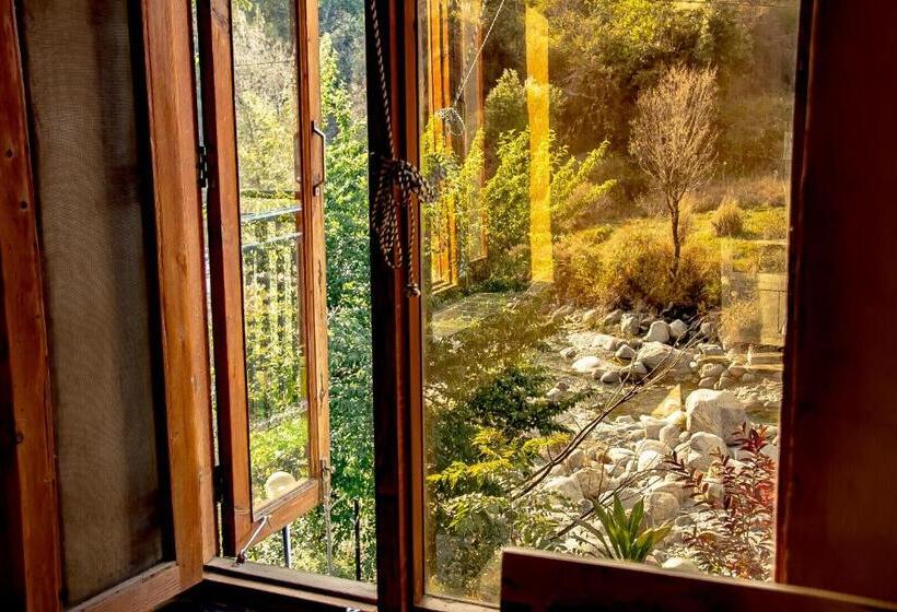 غرفة ديلوكس مزودة بشرفة, Prakriti Aalay   Riverside Mountain View Boutique Eco Resort