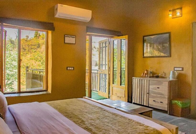 غرفة ديلوكس مزودة بشرفة, Prakriti Aalay   Riverside Mountain View Boutique Eco Resort