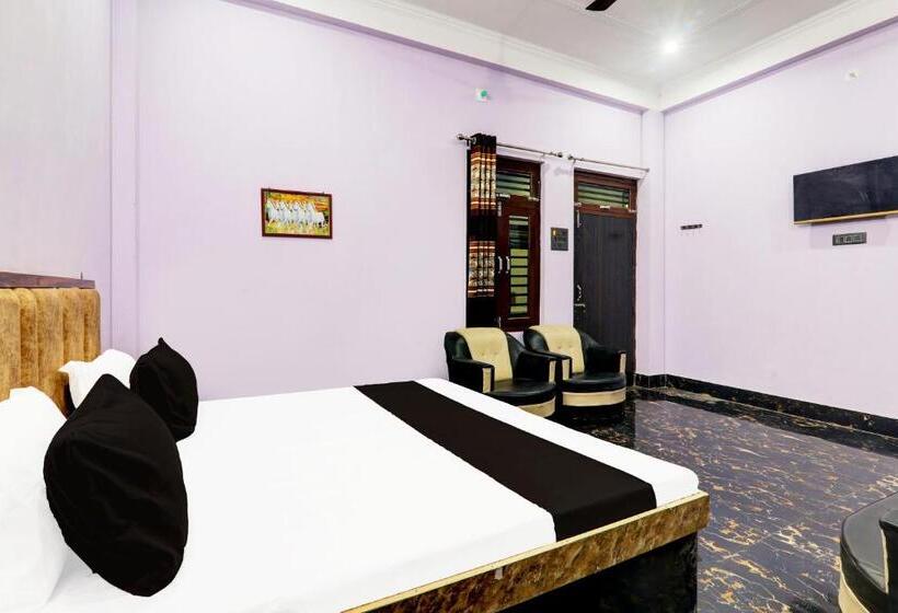 חדר קלאסי לשלושה, Oyo Moon Sez