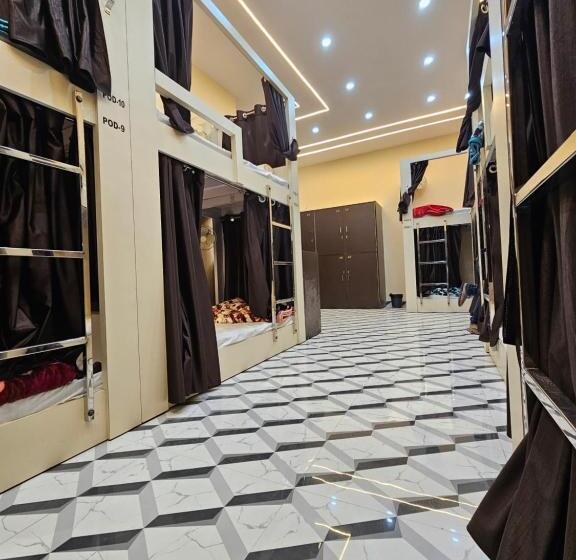 Vuode Makuusalissa, Kashi Vandanam Hostel