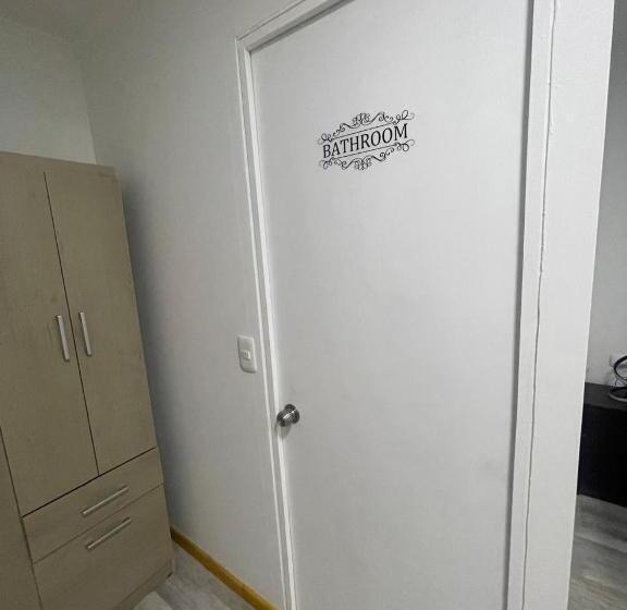 Standardeinzelzimmer, Ckayatar