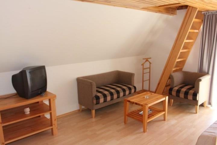 استودیوی استاندارد, Sodyba Monciškės