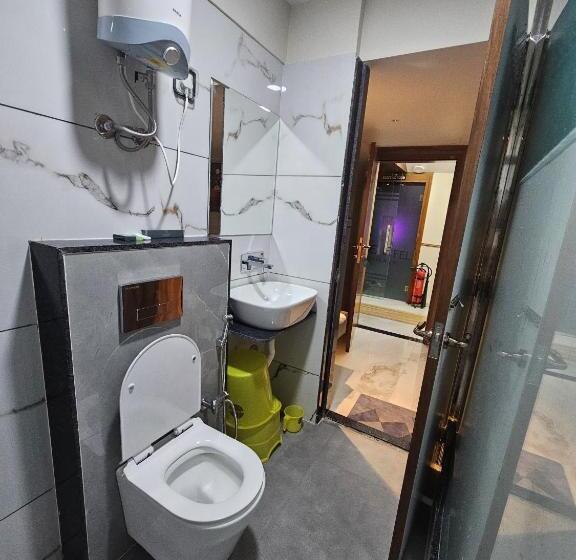 غرفة قياسية سرير كينج, The Eiffel Hotel & Banquet