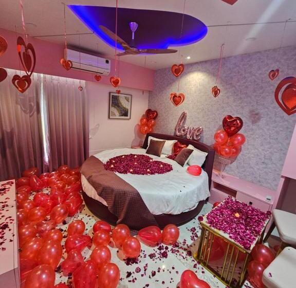 إستوديو ديلوكس, The Eiffel Hotel & Banquet