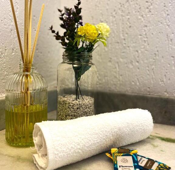 جناح مزوَّد بشرفة, Casa Dos Gringobz