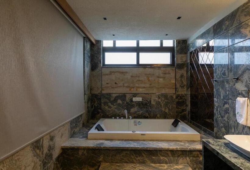 디럭스 스위트 킹 침대, Green Windows Resort