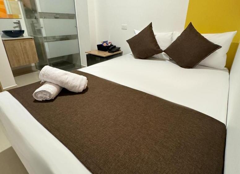 Номер Deluxe, Bajo La Luna