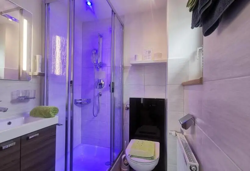 اتاق استاندارد, Flo S Rooms & Breakfast