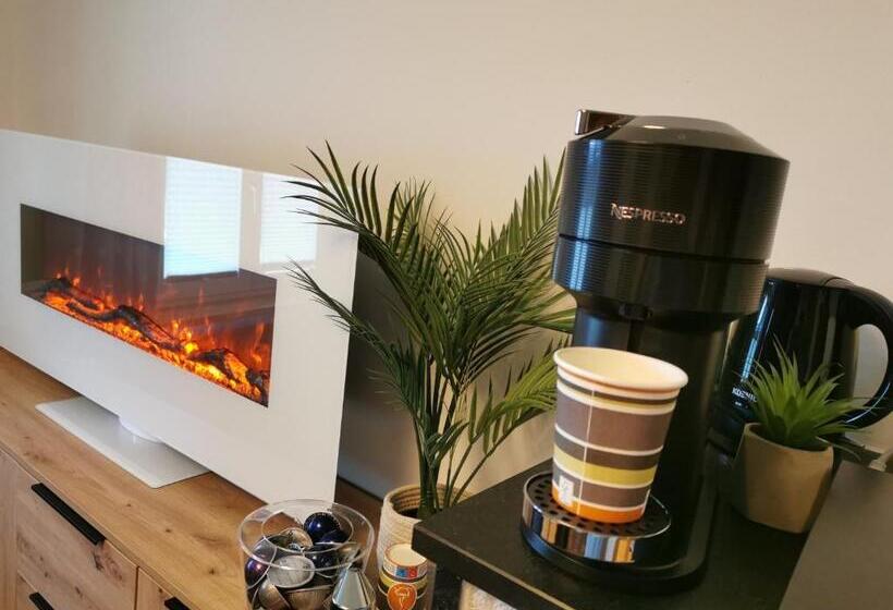 Полулюкс, Flo S Rooms & Breakfast