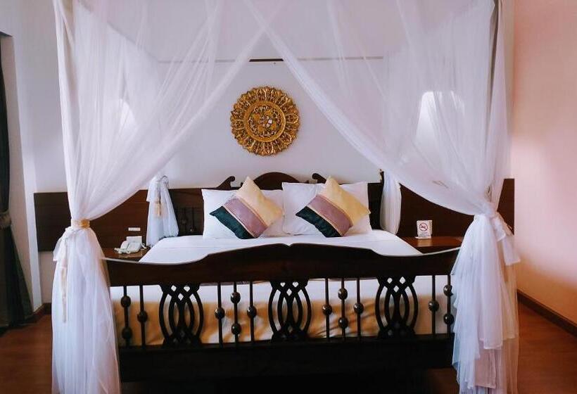 주니어 스위트, The Ligor City