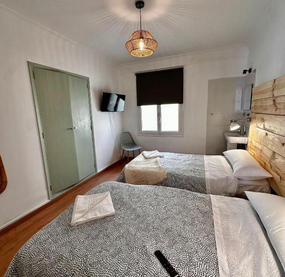 اتاق استاندارد سه تخته با سرویس بهداشتی مشترک, Hostal Atuaire Home