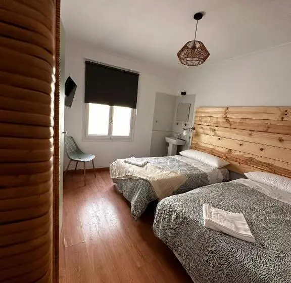 اتاق استاندارد سه تخته با سرویس بهداشتی مشترک, Hostal Atuaire Home