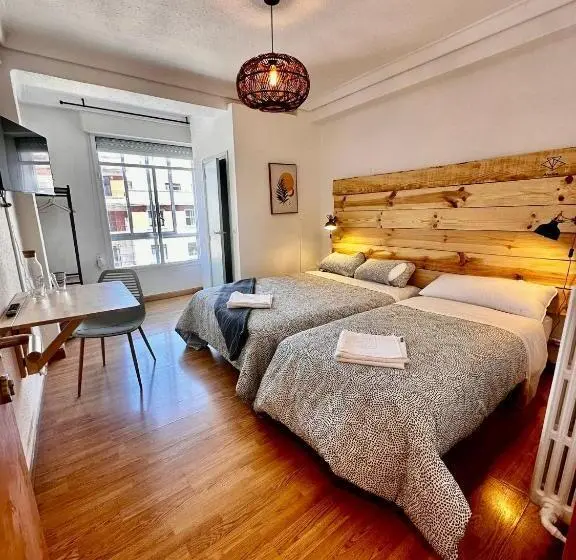 اتاق استاندارد سه نفره, Hostal Atuaire Home