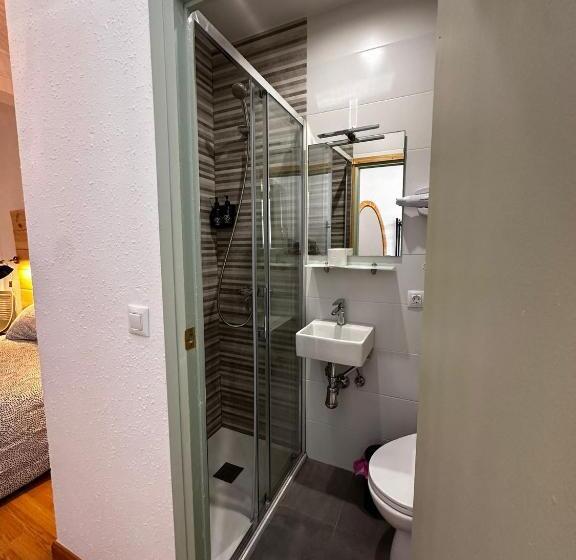 اتاق لوکس, Hostal Atuaire Home