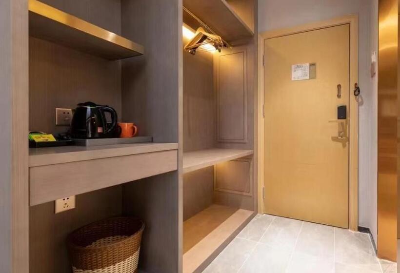 Номер Deluxe, Poltton International Apartment Hotel   Yangjiang Donghui Plaza