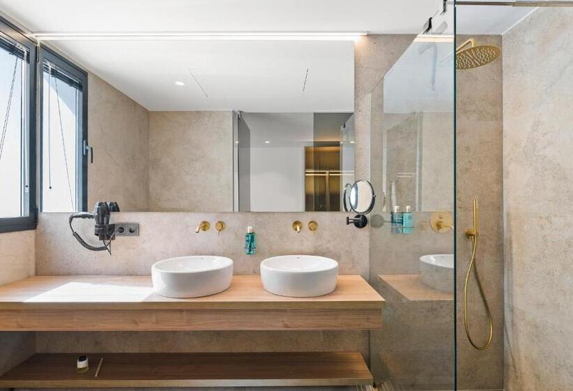 스탠다드 발코니 스튜디오, Tq 10 Boutique