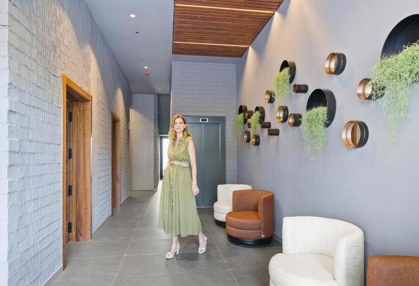 스탠다드 발코니 스튜디오, Tq 10 Boutique