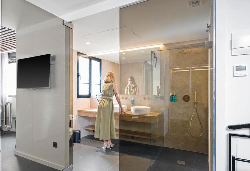 스탠다드 스튜디오, Tq 10 Boutique