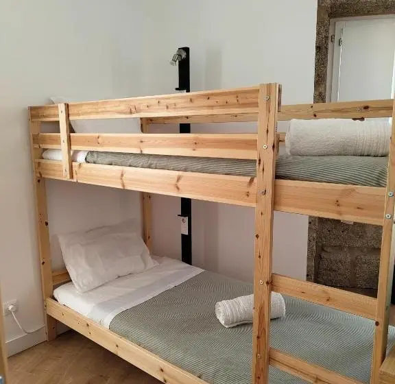 ルームシェアのワンベッド, Urbe Sanchina   Hostel & Suites