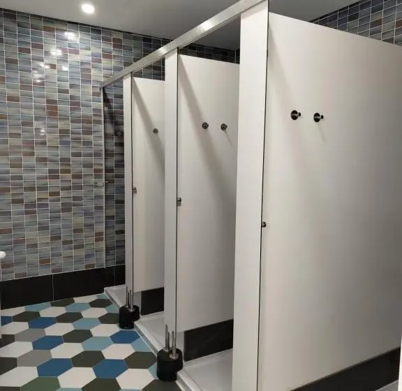 ルームシェアのワンベッド, Urbe Sanchina   Hostel & Suites