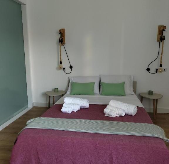 スイート, Urbe Sanchina   Hostel & Suites