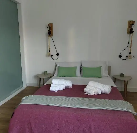 スイート, Urbe Sanchina   Hostel & Suites
