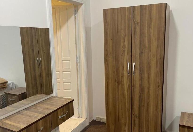 Economy Quadruple Room, منازل خالد