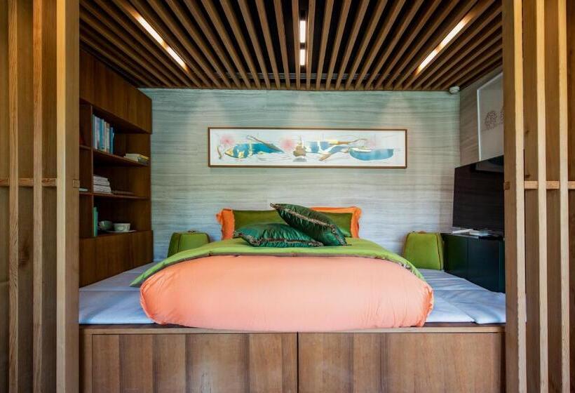 غرفة قياسية مطلّة علي حمام السباحة, Magic Genève