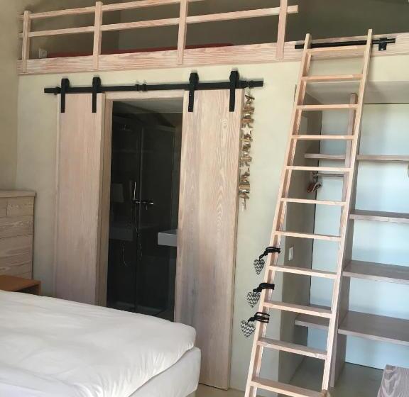 اتاق لوکس سه تخته, Torres De Selma   Eco Resort