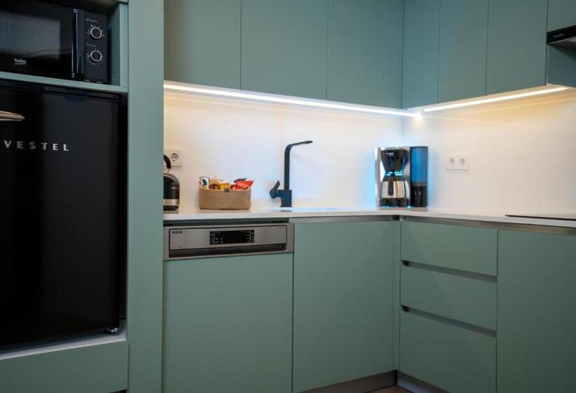 スイート, Bird Nest Suites