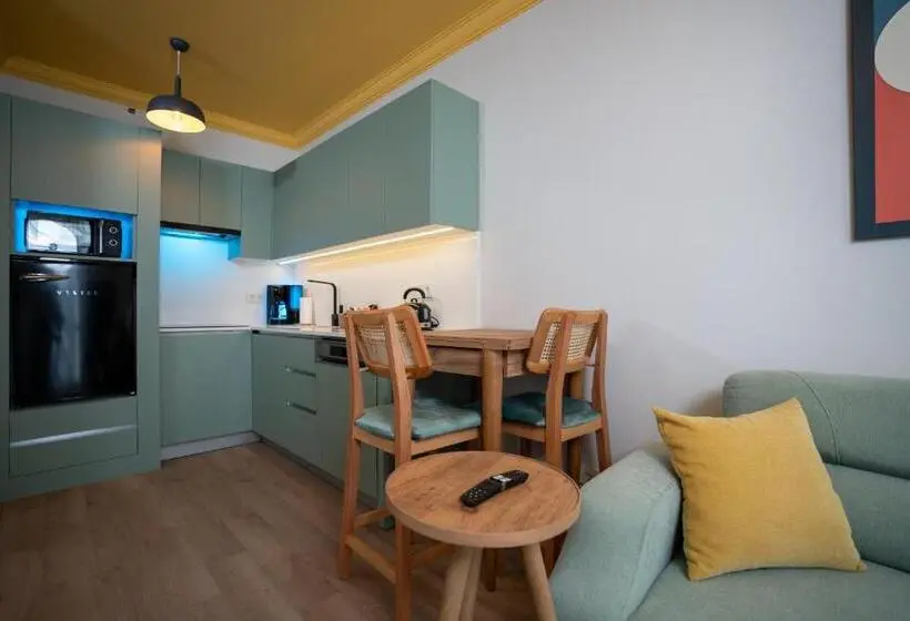 سوییت سوپریور, Bird Nest Suites