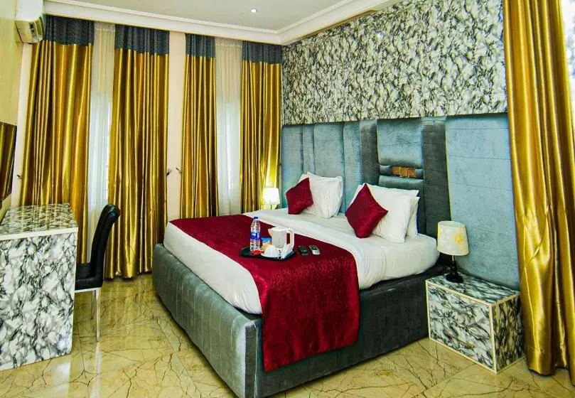 استودیوی استاندارد, Apartment550