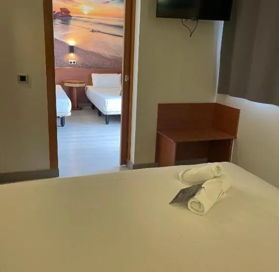 اتاق سوپریور چهار تخته, Cambrils Paradise