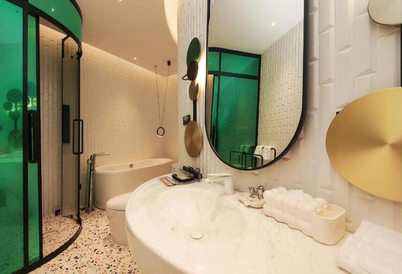 סוויטה עם ג'קוזי, Space Design