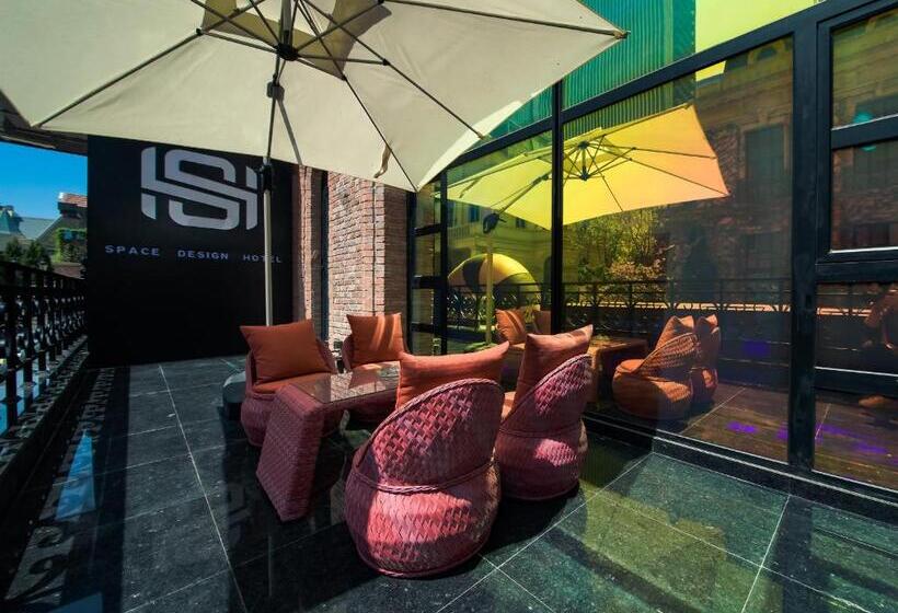 סוויטה עם ג'קוזי, Space Design