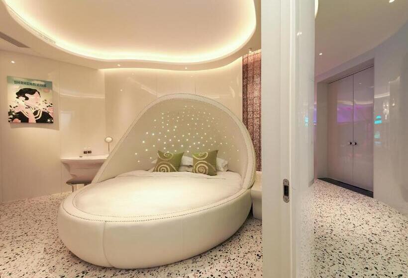جناح مزود بجاكوزى, Space Design