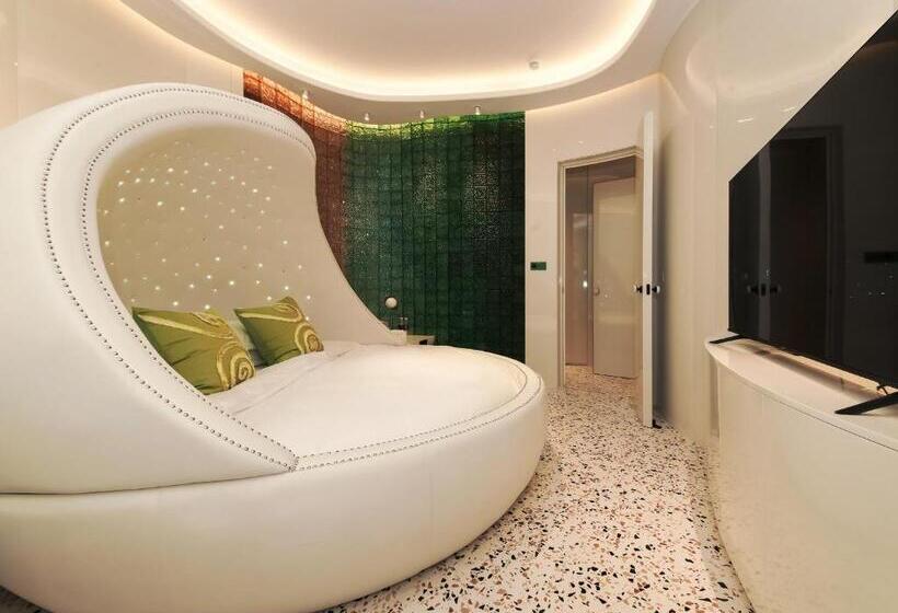 סוויטה עם ג'קוזי, Space Design