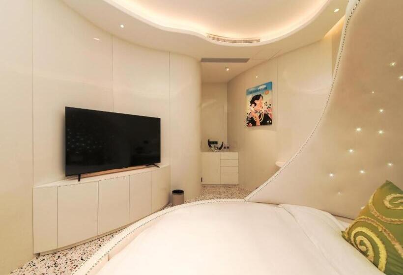 סוויטה עם ג'קוזי, Space Design